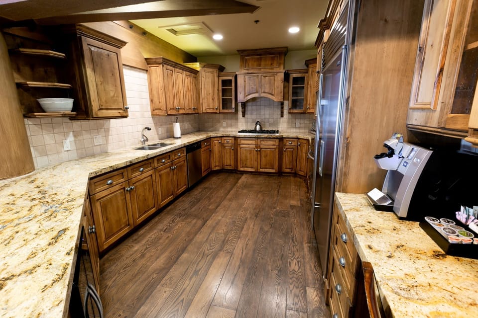 Flooring, Hardwood, Floor, Room, Indoors