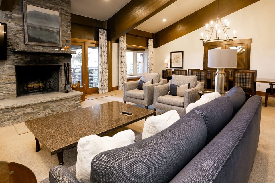 Flooring, Furniture, Couch, Living Room, Indoors