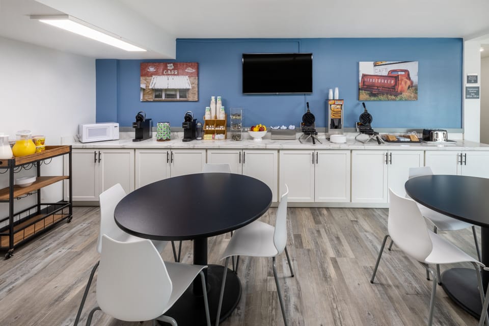 Free daily continental breakfast