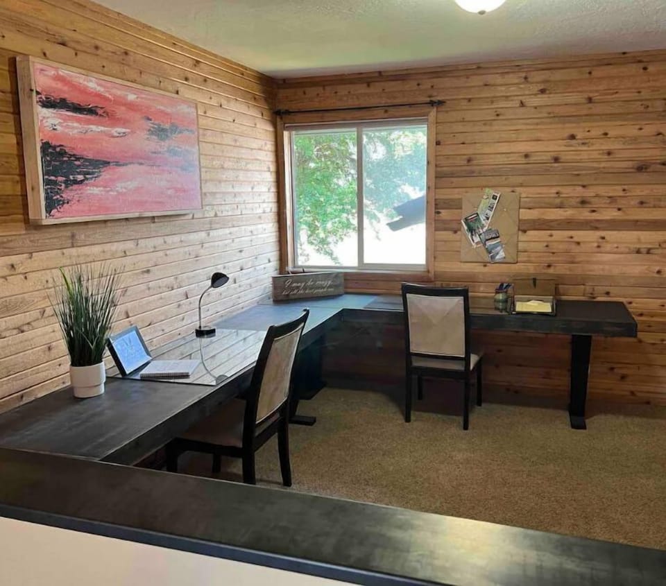 Main floor office area with starlink internet. 