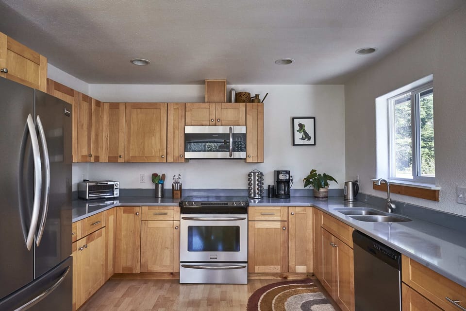Spacious chef's kitchen! 