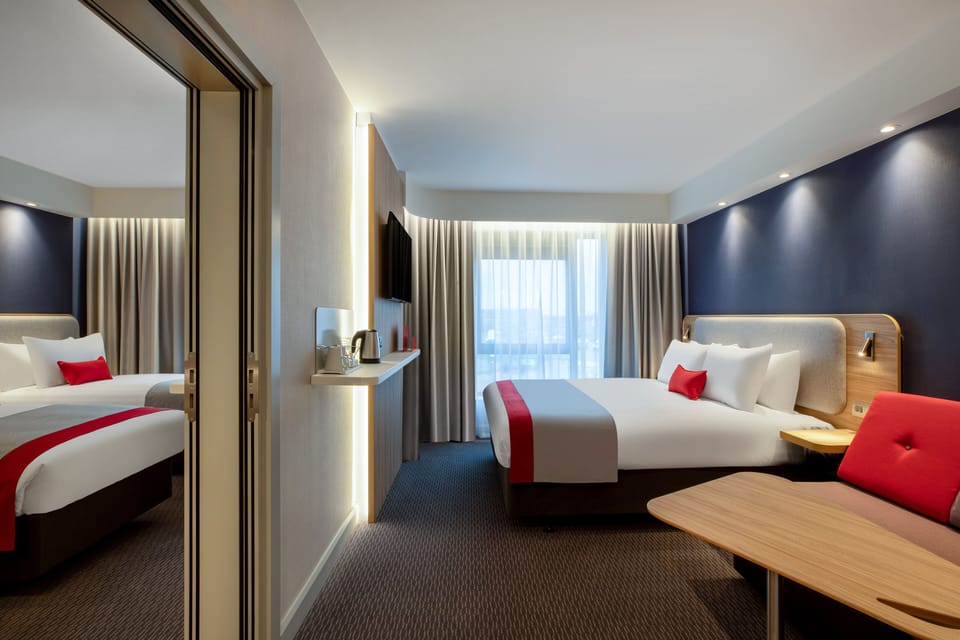 Standard Room, 1 King Bed (Free Breakfast) | Premium bedding, desk, blackout drapes, soundproofing