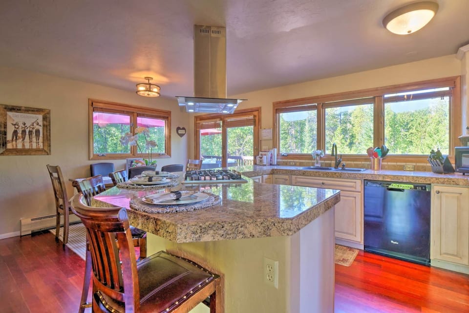 Brand new appliances and countertop seating for 3