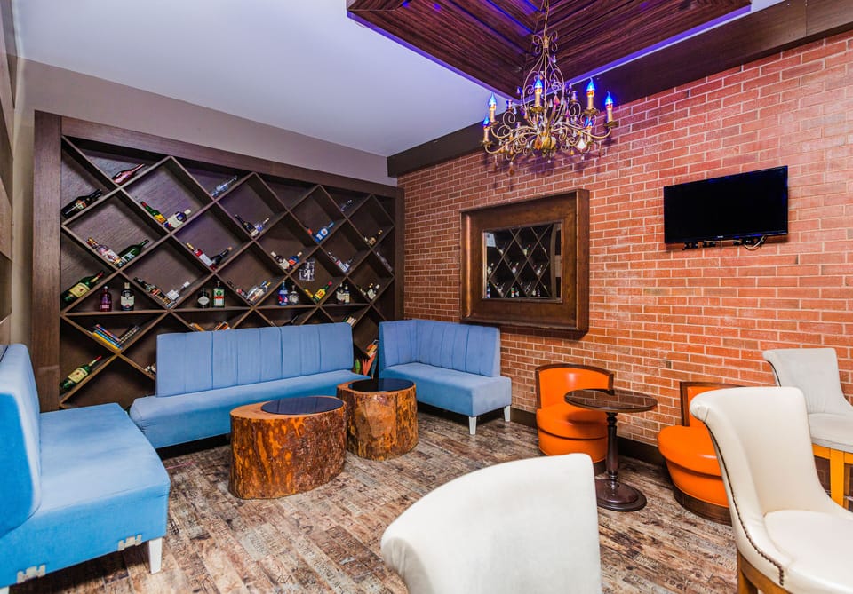 3 bars/lounges, poolside bar, beach bar