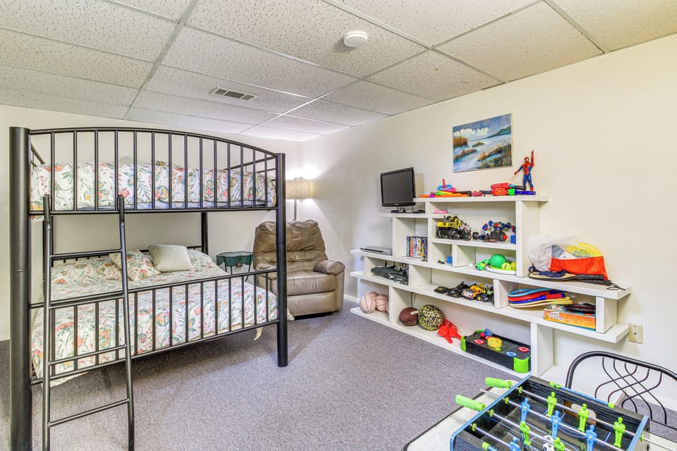 Bedroom 4 | Full Bunk Bed | Kid's Toys & Games