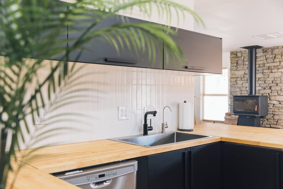 Kitchen - lots of counter space