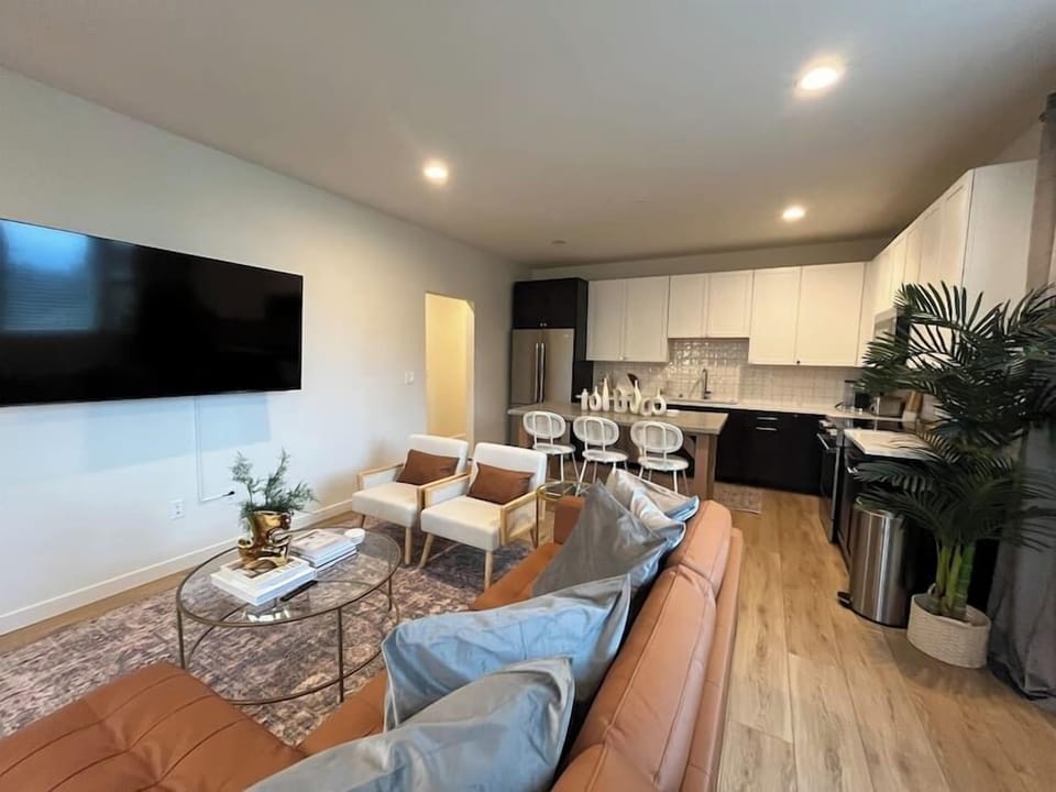 Building Lobby &amp; Kitchen
