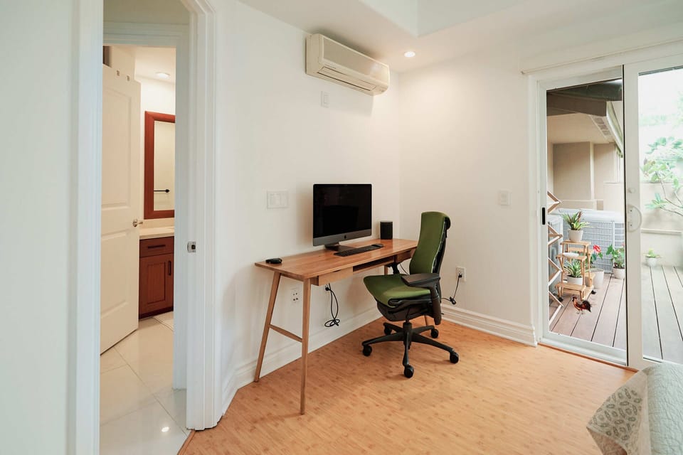 Guest room on ground Floor- Work desk with Herman Miller Chair and Imac monitor