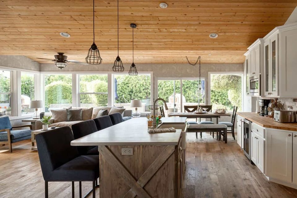 Kitchen island with sit up bar and dining room, making this space the perfect home to entertain your loved ones!