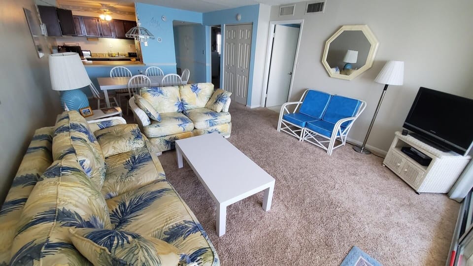 Condo, 2 Bedrooms | Living room