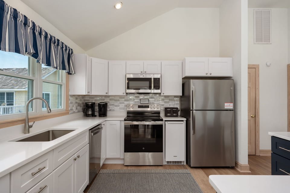 SS56: C-Side | TL Living Area - Kitchen Area