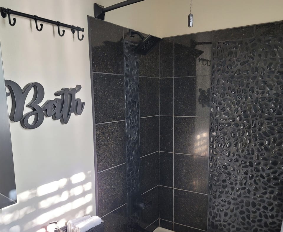 Main House
1st fl. bathroom