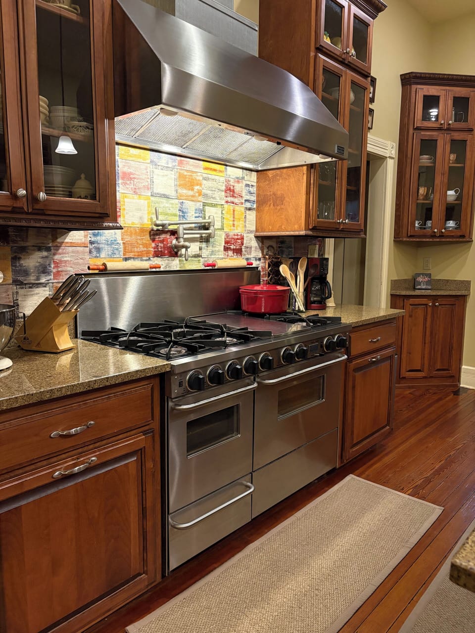 Double ovens w vent hood