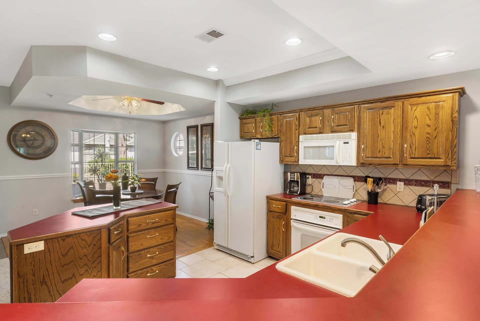 Condo, Multiple Beds, Kitchen, Golf View (Legacy Walk-In) | Private kitchen | Coffee/tea maker