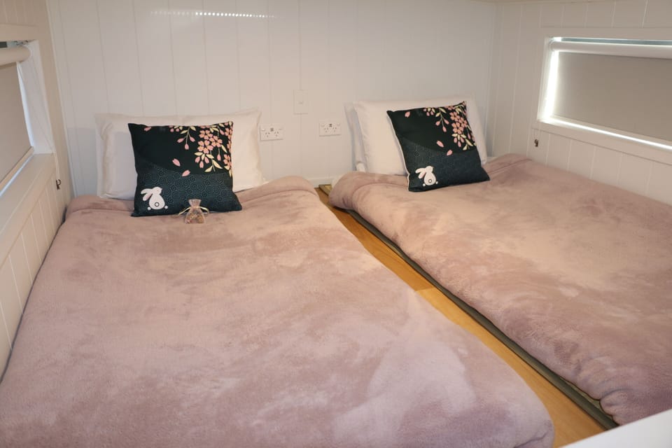 The Pink Lake Tiny House - 'sakura' Cabin in South Australia