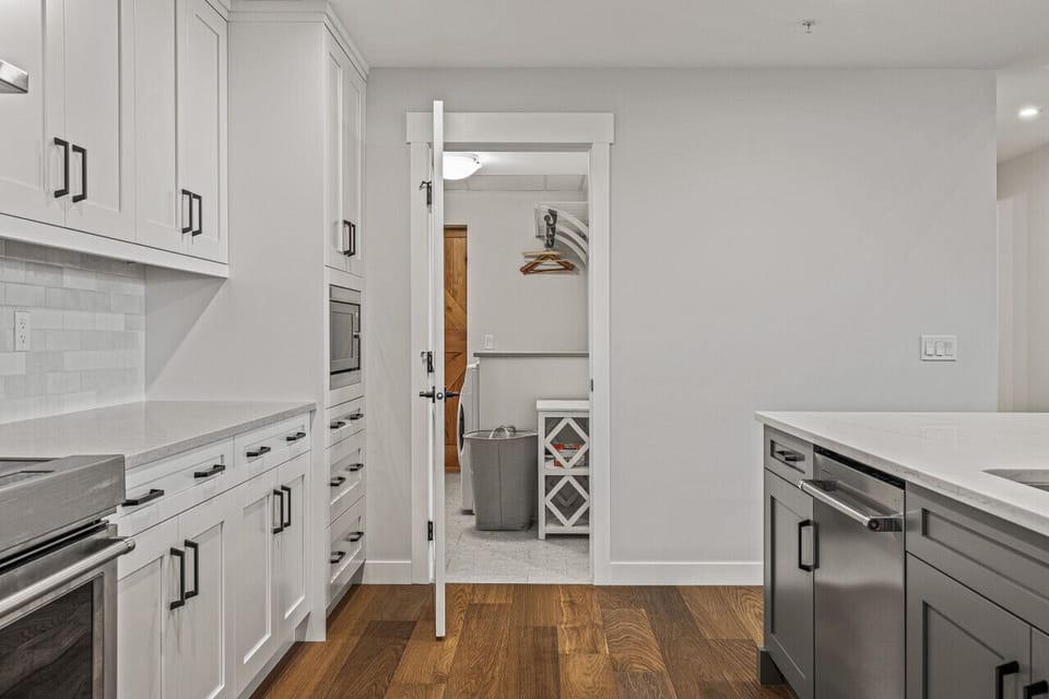 Entrance to laundry room from kitchen