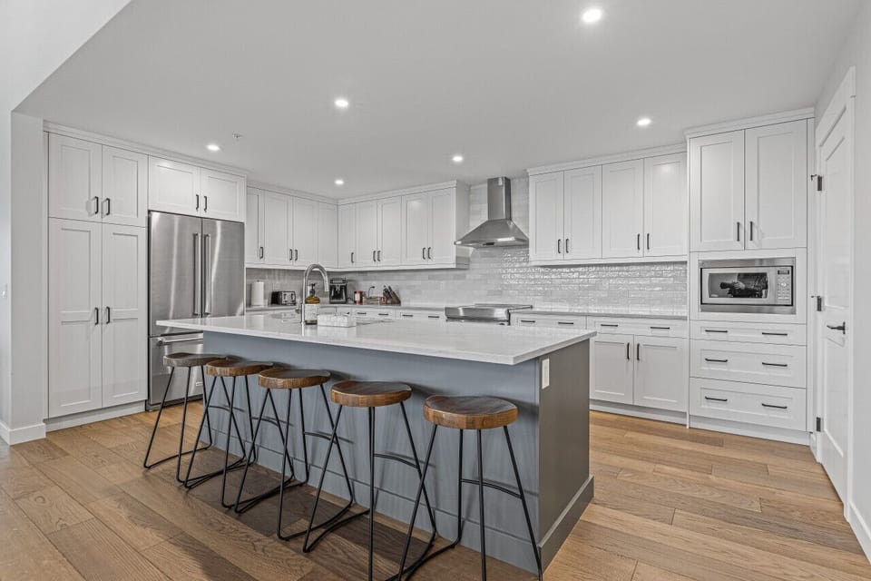 Kitchen with island
