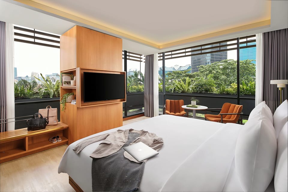 Studio 28 | Minibar, in-room safe, blackout drapes, iron/ironing board