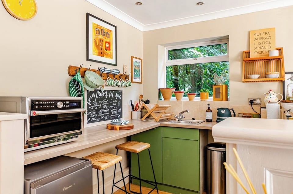 There is a KitchenAid combo microvave and a hotplate.