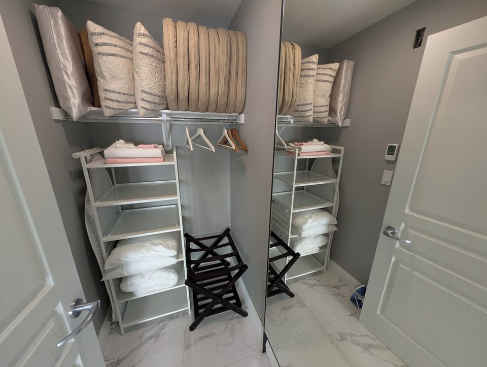 2nd bed walk in closet - notice full length mirror 