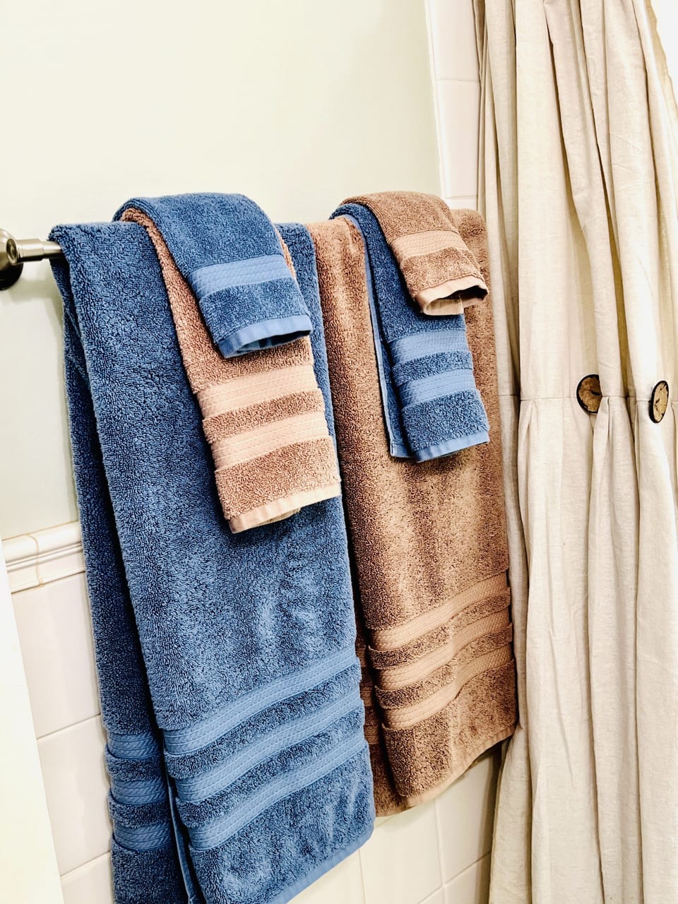 There are plenty of towels.  