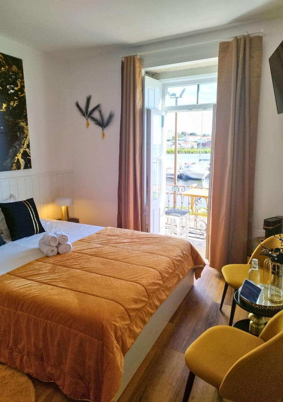 Ave Balcony Room | Individually decorated, blackout drapes, iron/ironing board, free WiFi