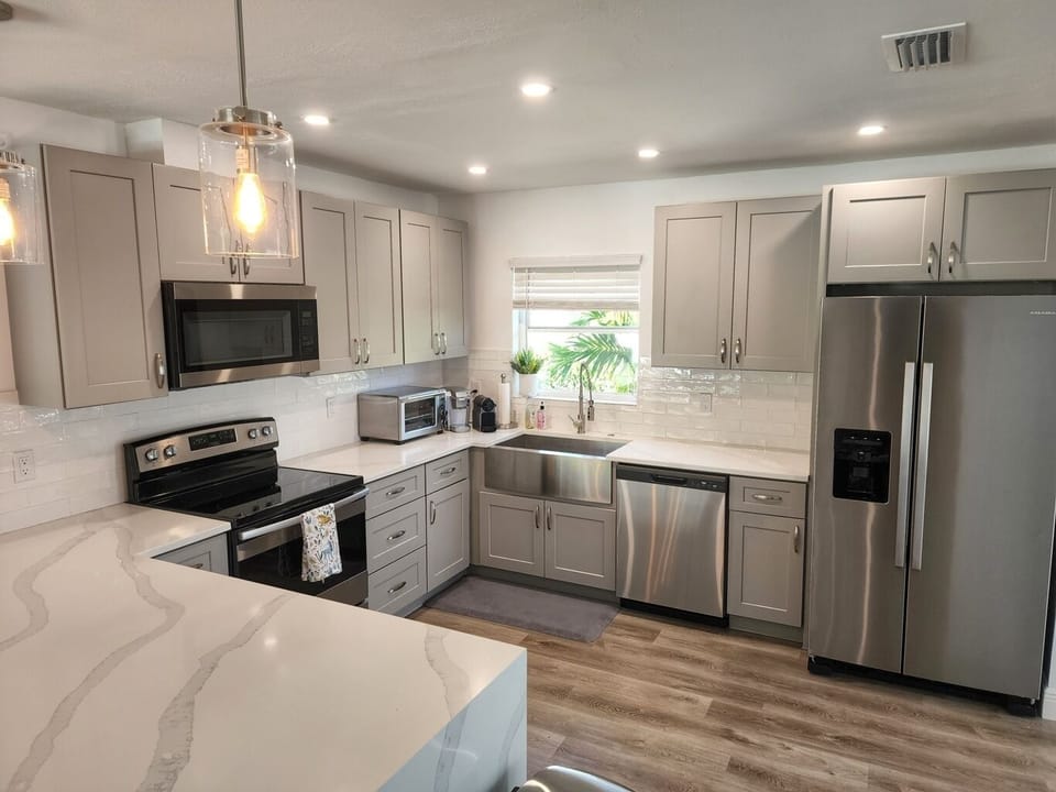 Fully stocked and renovated kitchen. 