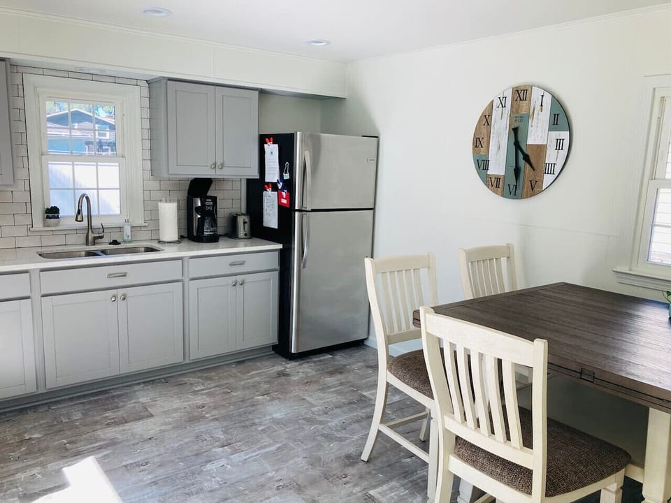 Open kitchen with a dinner table
