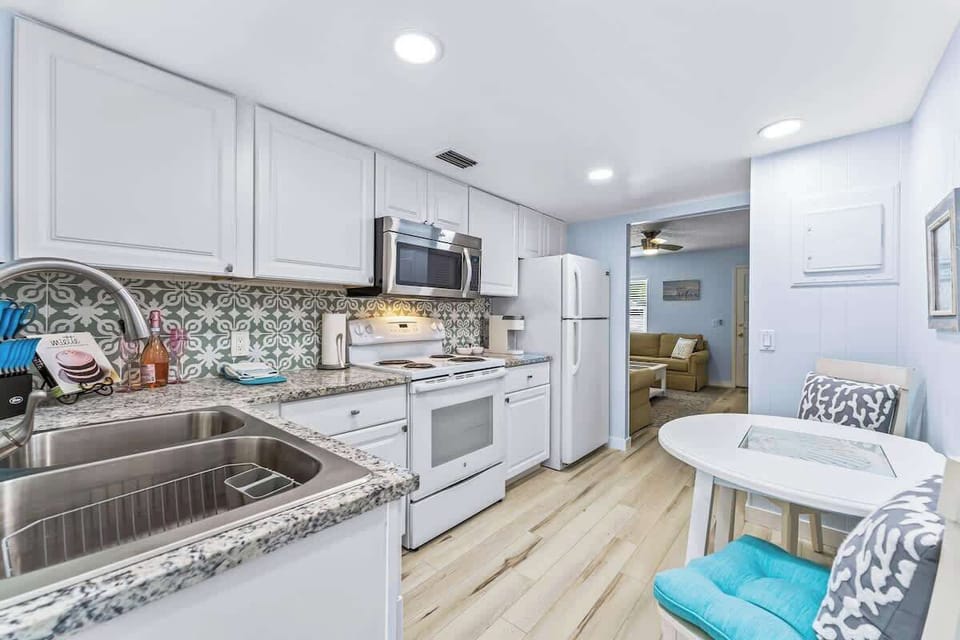 Kitchen. Alternate view. 