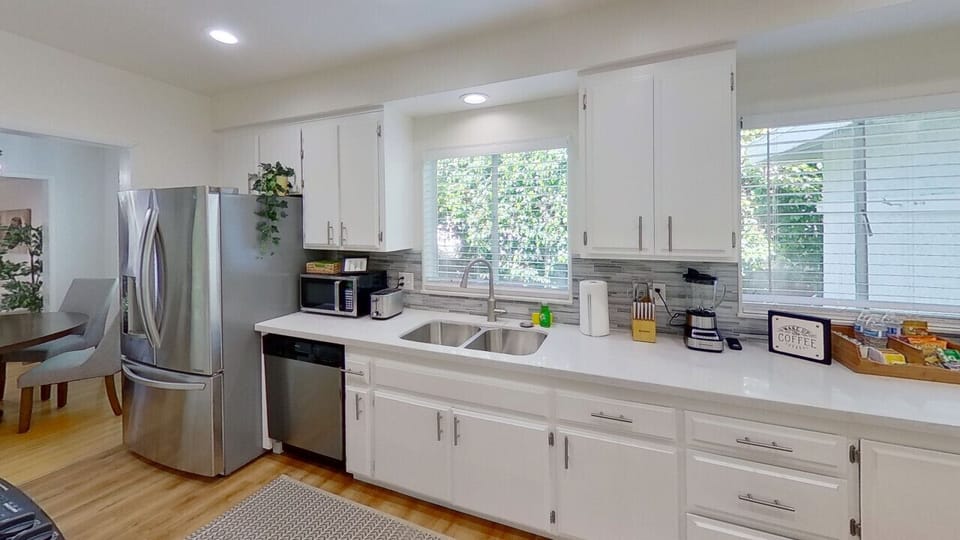 KITCHEN -- View 3D Virtual Tour of the Property Here: https://tinyurl.com/5n97ur27