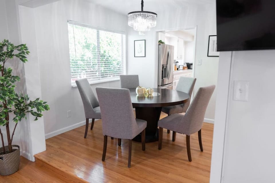 DINING AREA -- View 3D Virtual Tour of the Property Here: https://tinyurl.com/5n97ur27
