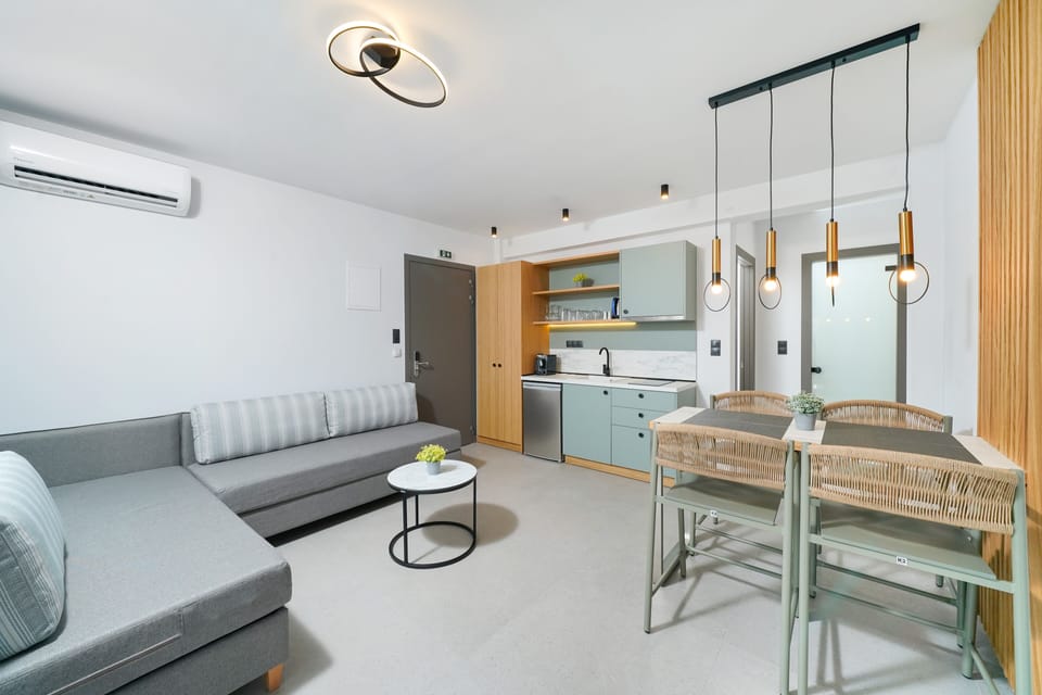 Executive Apartment, 1 Bedroom | Hypo-allergenic bedding, memory foam beds, in-room safe