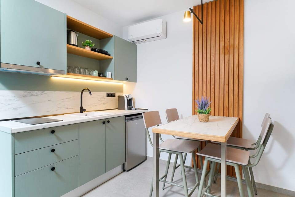 Economy Apartment | Private kitchen | Fridge, stovetop, espresso maker, coffee/tea maker