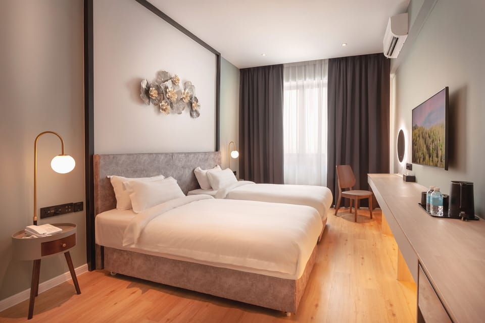 Fuperior Twin | In-room safe, blackout drapes, iron/ironing board, free WiFi