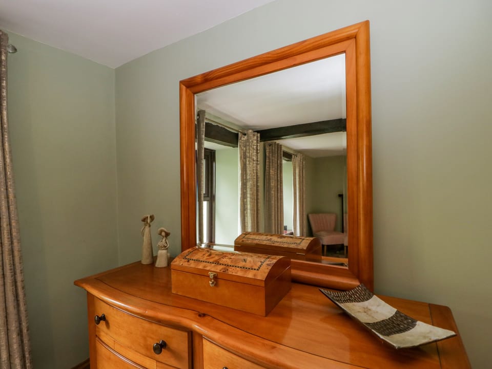 4 bedrooms, individually decorated, individually furnished, free WiFi