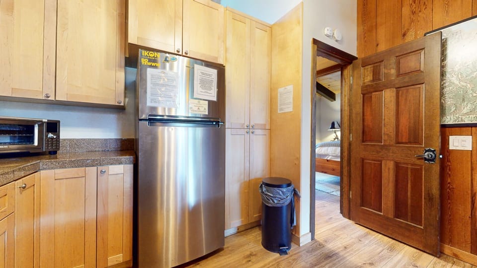 Condo, 4 Bedrooms | Private kitchen | Coffee/tea maker, fridge, oven, toaster