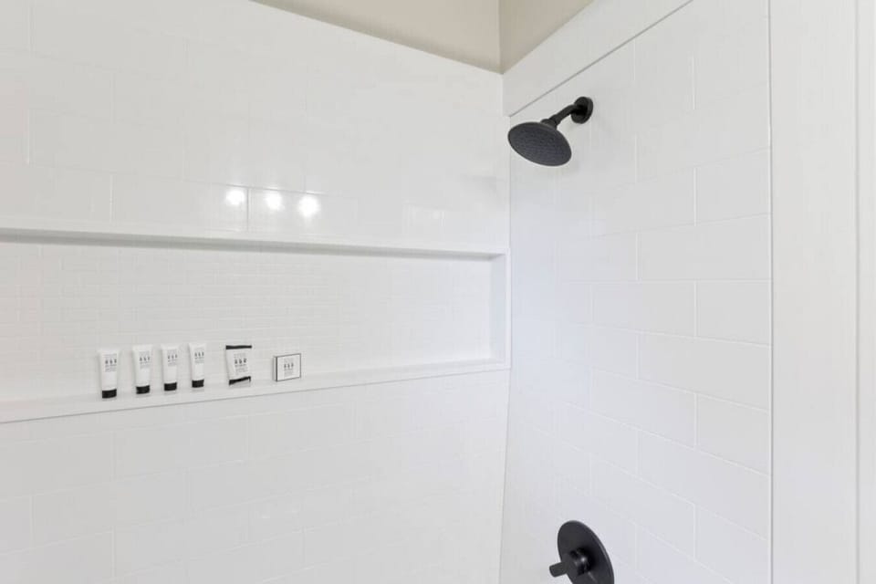 1st floor Full bathroom (shower)