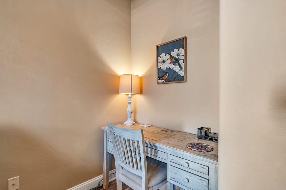 work station with usb ports