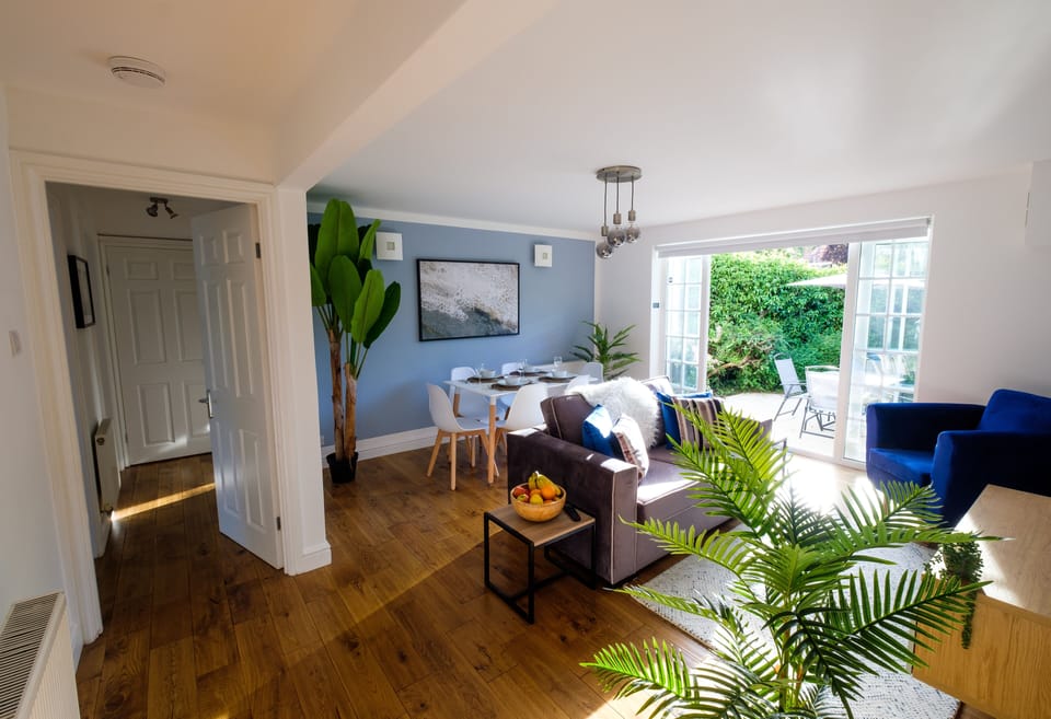 Panoramic Apartment, Private Bathroom (Riverwalk Apartment One) | Lounge