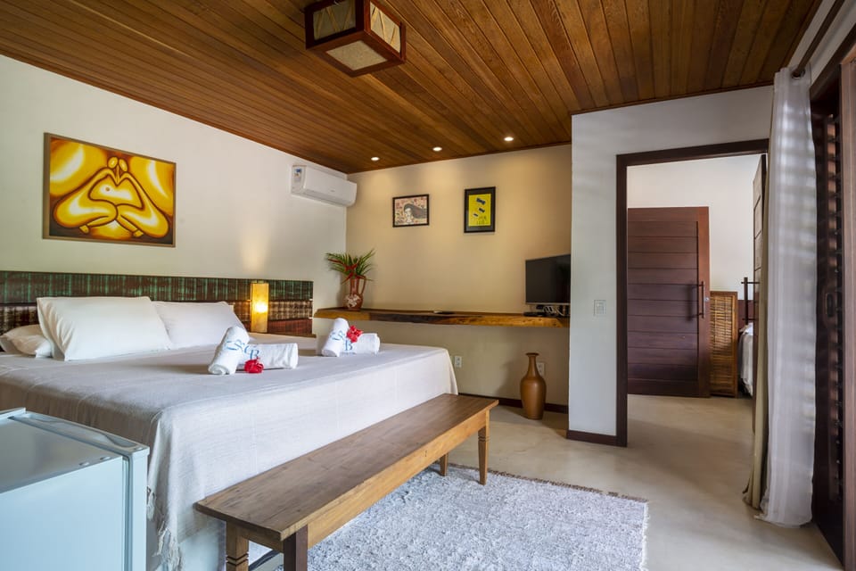Suite Master | Premium bedding, in-room safe, iron/ironing board, free WiFi