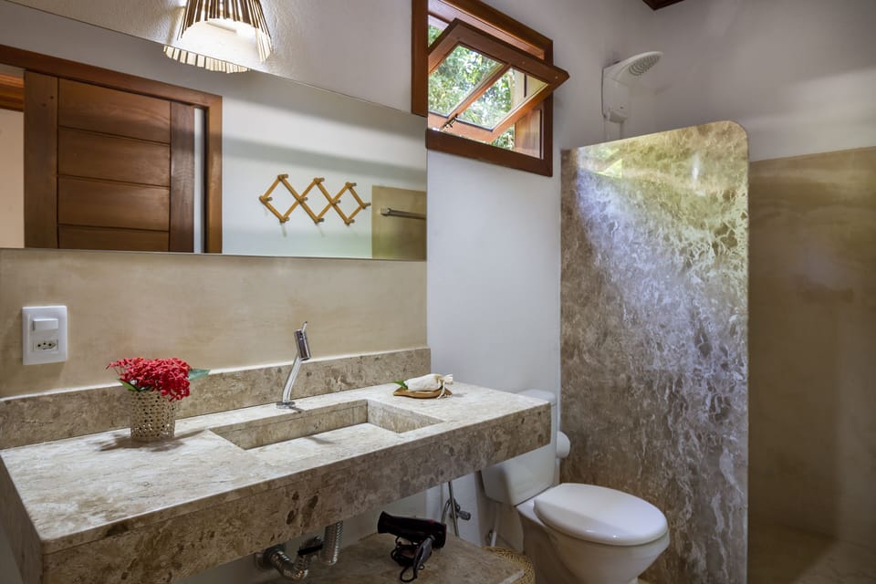 Standard Room | Bathroom | Shower, rainfall showerhead, hair dryer, towels