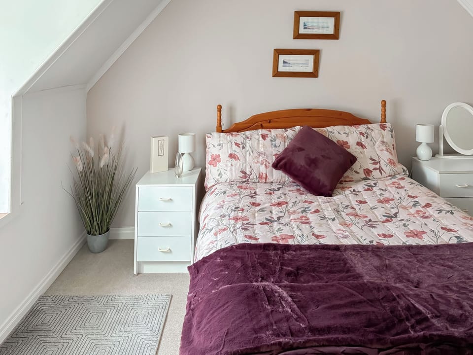 Hillside upstairs double bedroom | Hillside - Gairloch Cottages - Hillside, Gairloch