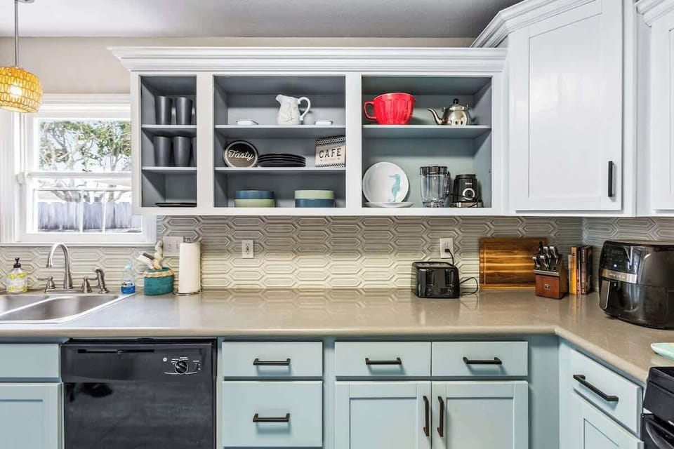 We provide plenty of dishes to accommodate the whole family! We also have bakeware, cookware, an air fryer, and all of the things to make a family meal! There's also a kettle for all my tea lovers! 