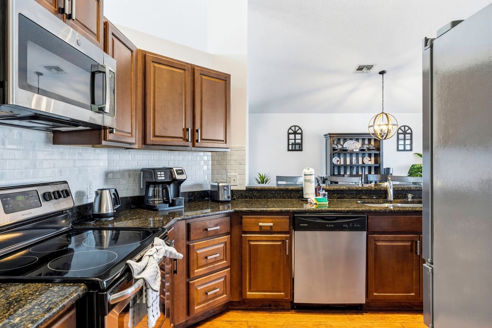 House | Private kitchen | Full-size fridge, microwave, oven, stovetop