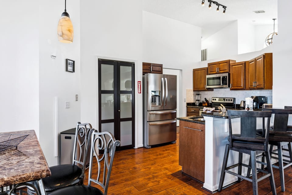 House | Private kitchen | Full-size fridge, microwave, oven, stovetop