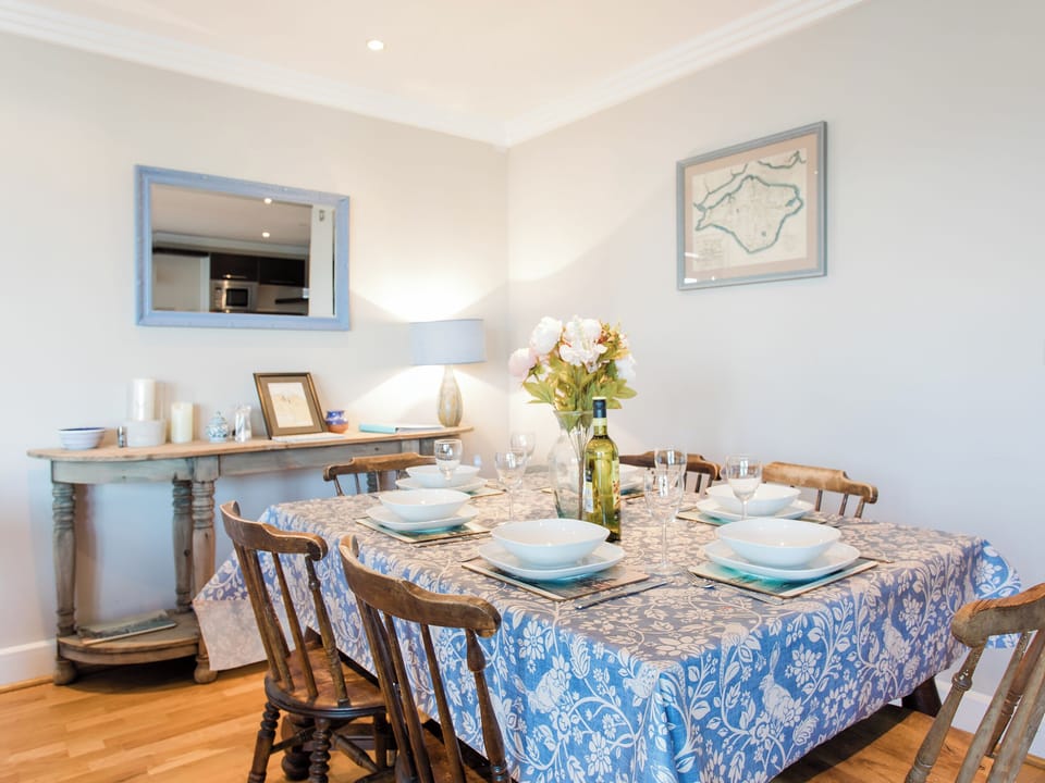 Dining Area | 16 Marinus, Cowes