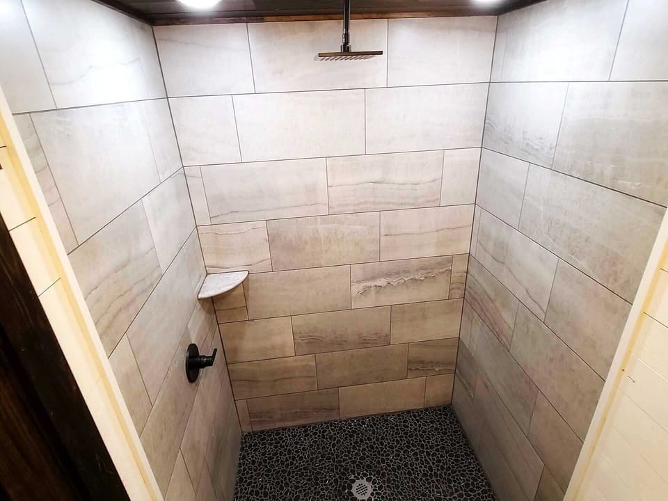 Walk In Shower w / Rainhead