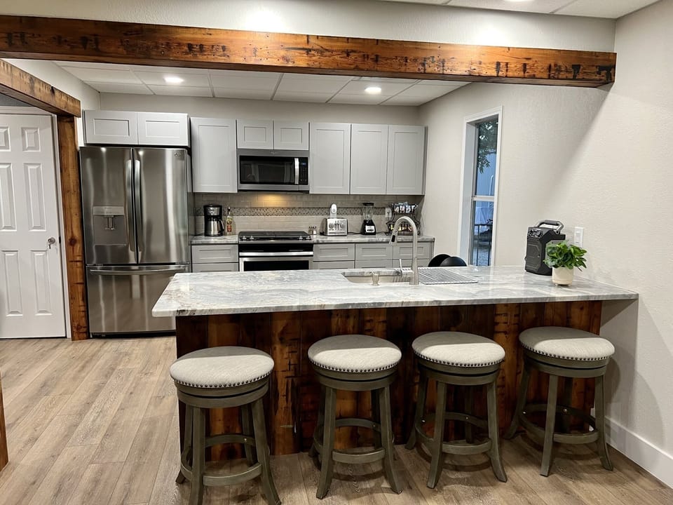 Furnished Eat-in Kitchen