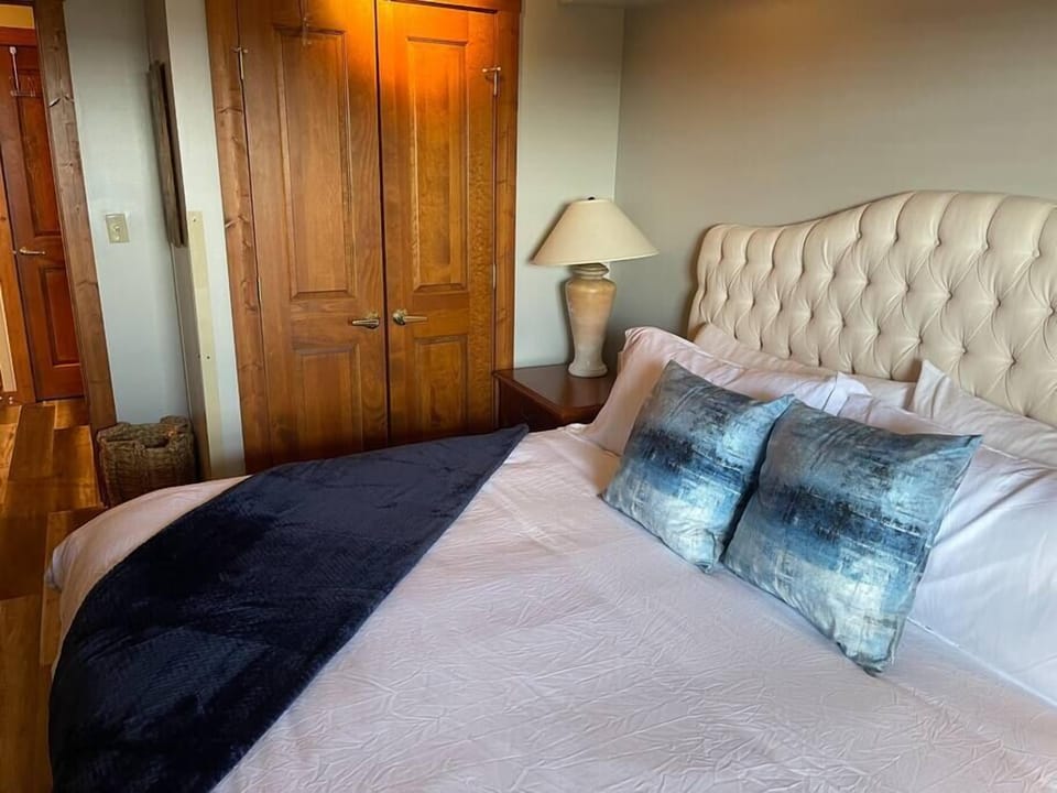 King size bed