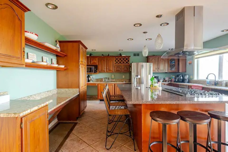 Bar seating for 7